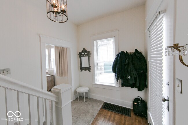 Building Photo - 809 Broadway St