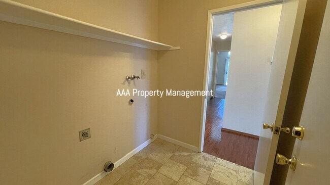 Building Photo - Brentwood Beautiful 3 bedroom 2 bath home!...