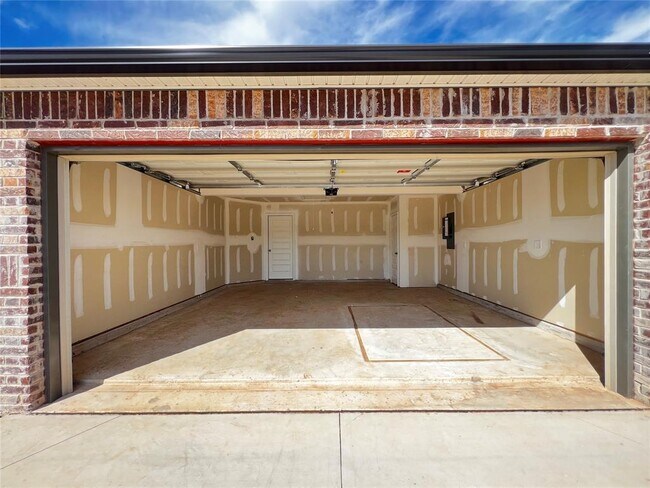 Building Photo - 3433 Little Creek Dr