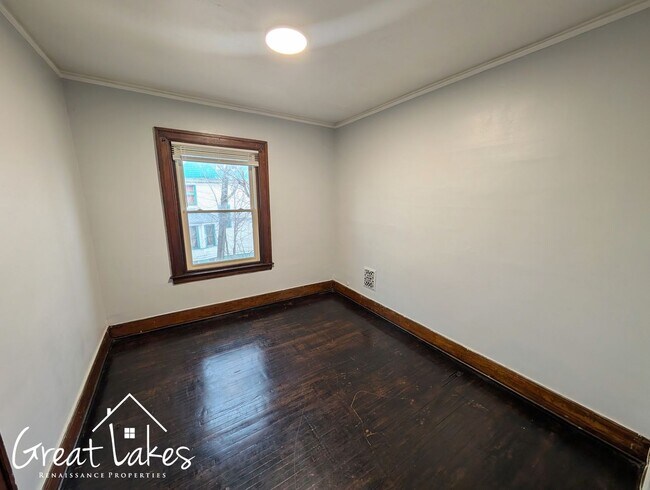 Building Photo - Charming 2 Bedroom 1 Bathroom now available for rent!