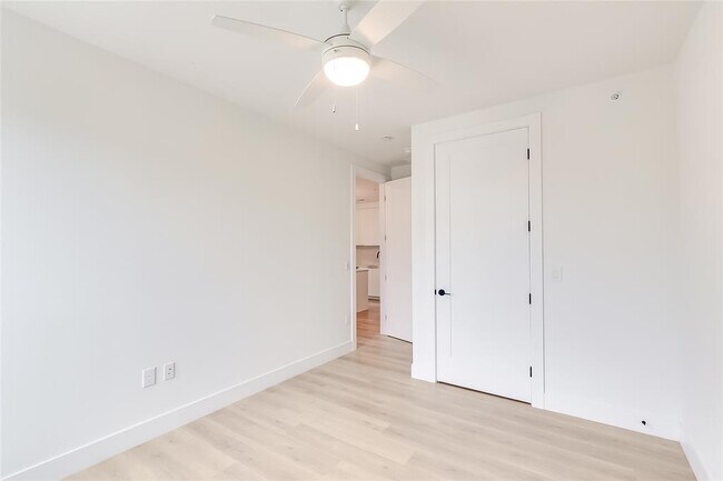 Building Photo - 1701 Simond Ave Ave