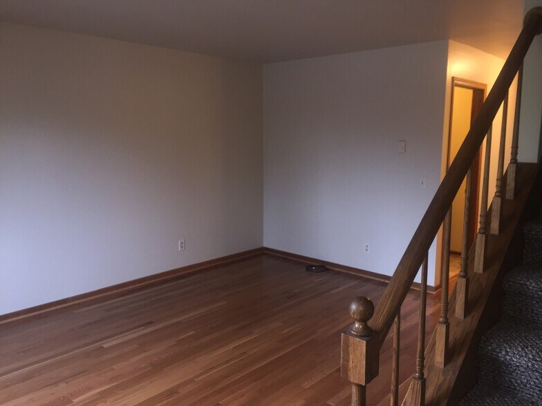 Building Photo - 77 Sinykin Cir