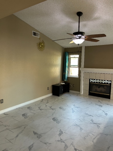 Building Photo - 9110 Sonoma Way