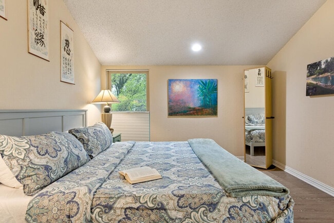 Building Photo - 1200 Hollow Creek Dr