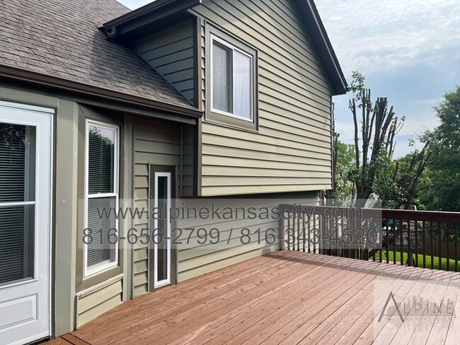 Building Photo - Gorgeous Multi Level Side by Side Split, P...
