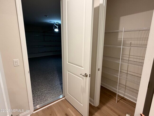 Building Photo - 381 Pelton Pl