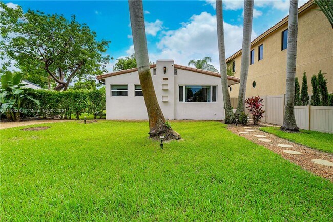 Building Photo - 1622 Mayo St