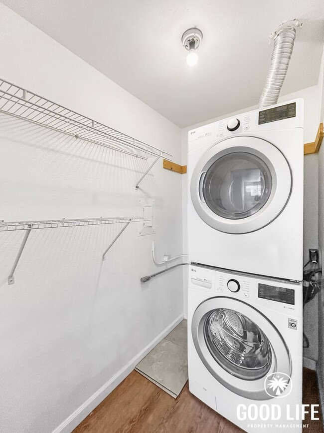 Building Photo - Beautiful 2B 2BA Condo in Point Loma w/ Re...