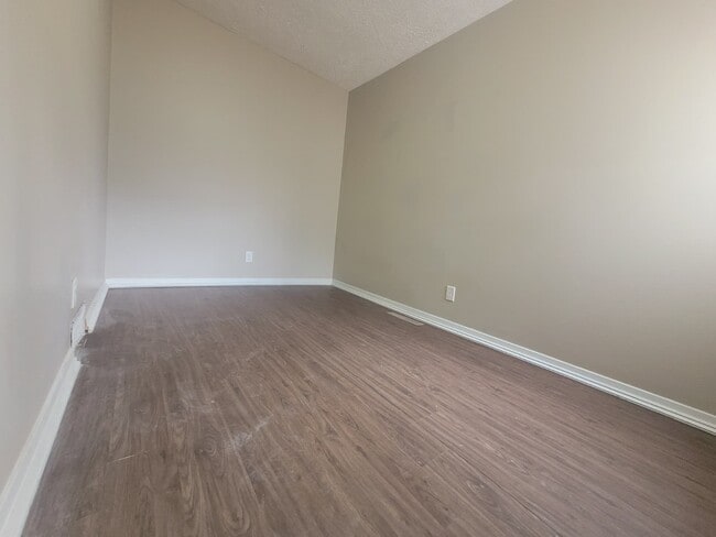 Building Photo - 612 N Washington St