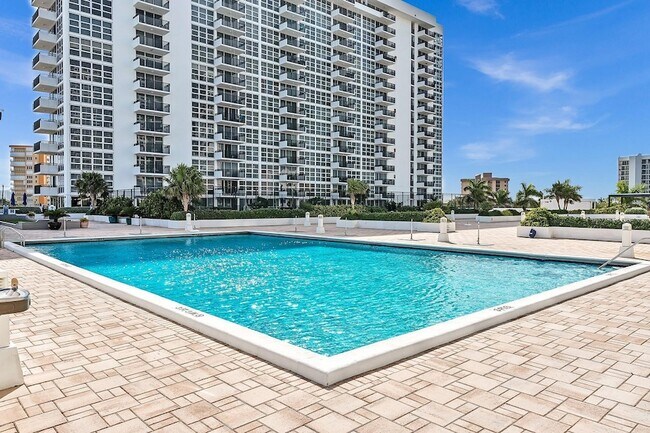 Building Photo - 525 N Ocean Blvd