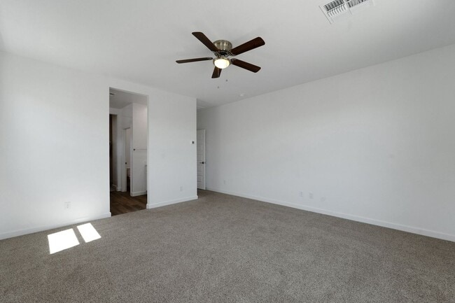 Building Photo - Charming 4BR House in Surprise