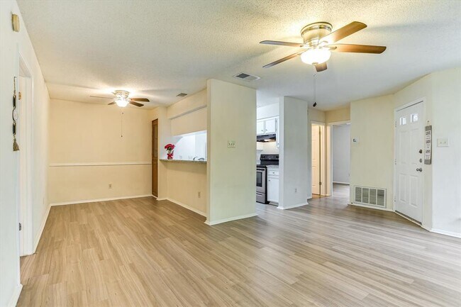 Building Photo - 10616 Mellow Ln