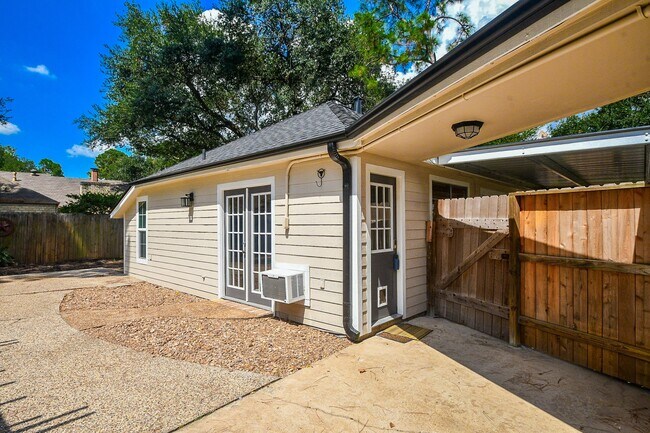 Building Photo - 1006 White Sands Rd