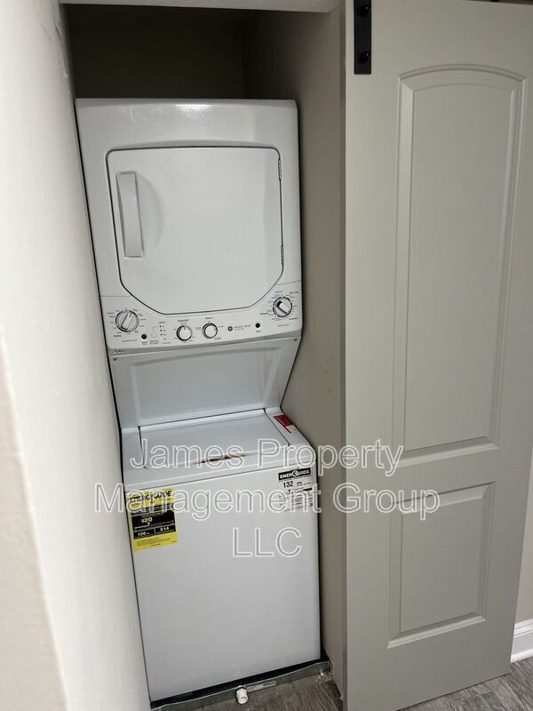 Building Photo - 3936 N Narragansett Ave