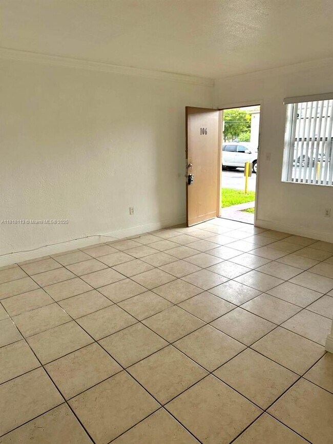 Building Photo - 3905 SW 78th Ct