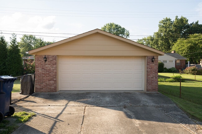 Building Photo - 4311 Kinloch Rd