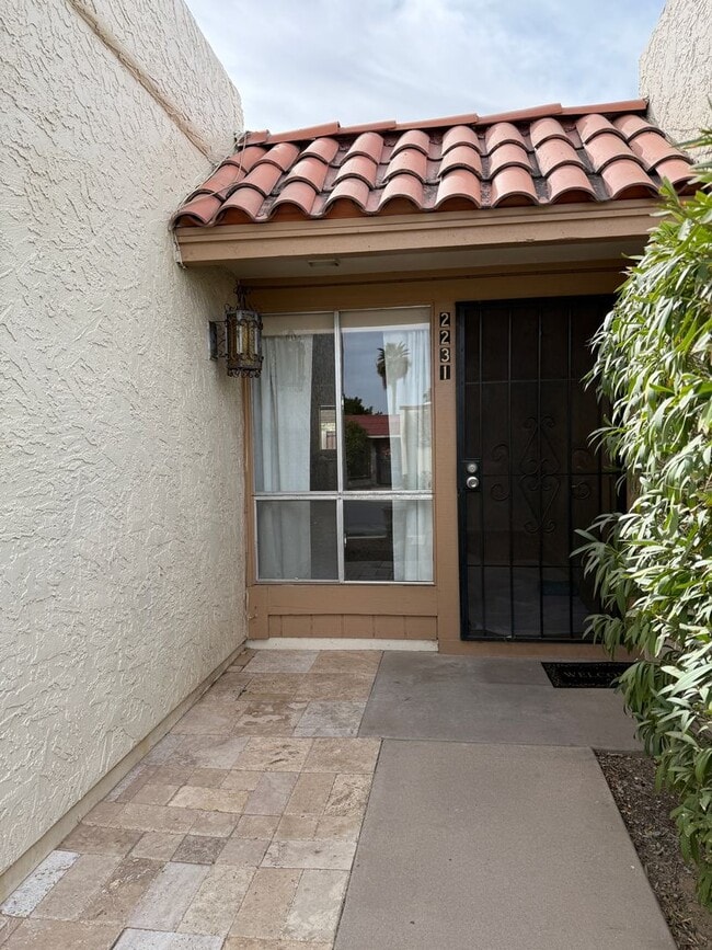 Building Photo - I-10 and Baseline, 3 bed, 2 bath, Patio home Fridge Included