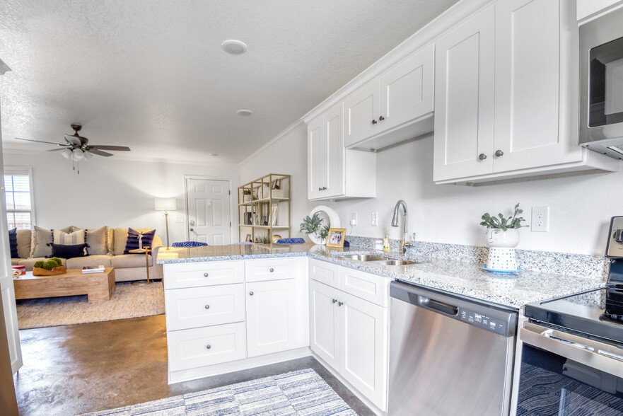 Flat Kitchen - Deerfield Crossing