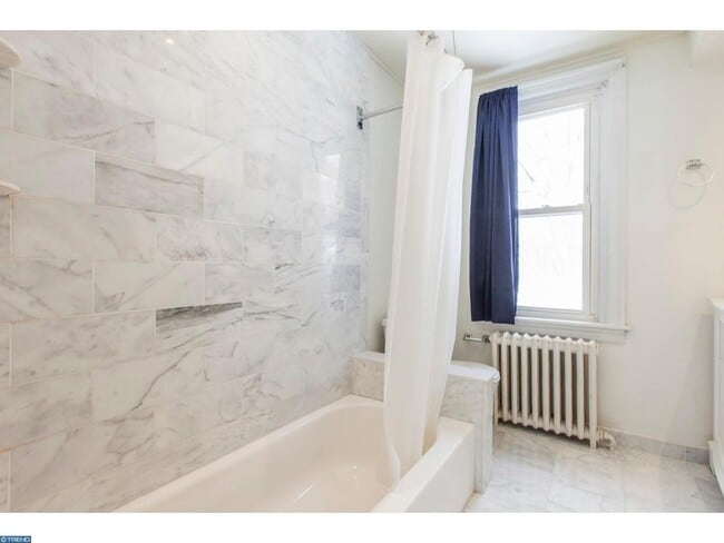 Building Photo - Renovated 4 Bedroom, 1.5 Bath House - Walk...