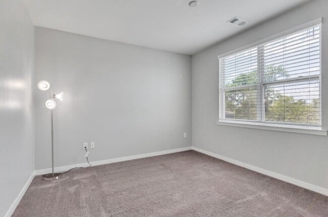 Building Photo - 1118 Litton Ave