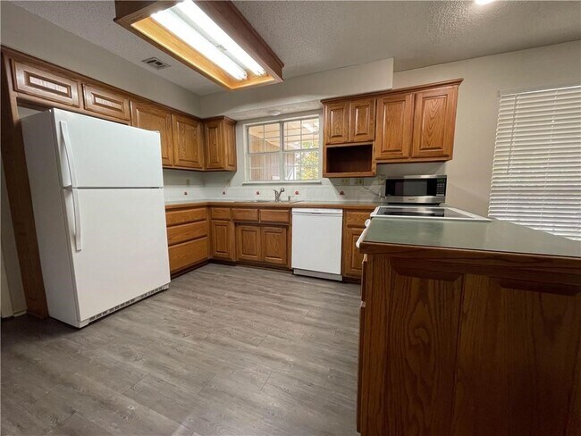 Building Photo - 13676 Cardinal Cir