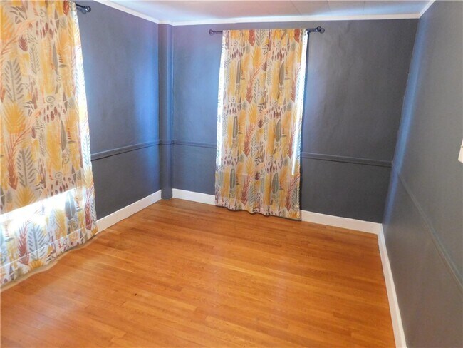 Building Photo - 321 N Main St