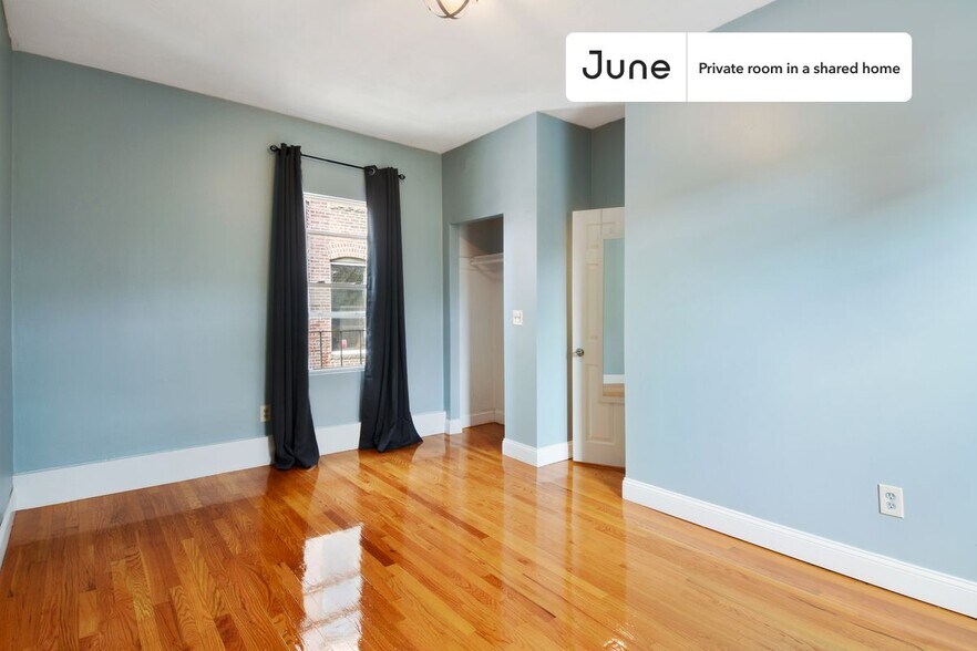 Building Photo - Private bedroom in 4 bed/2 bath Home