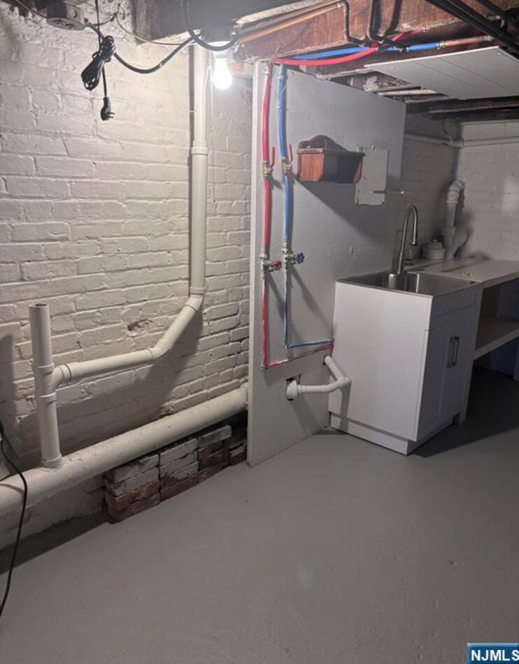 Building Photo - 467 Washington Ave