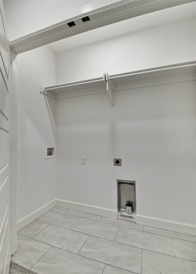 Building Photo - 502 W Persimmon St