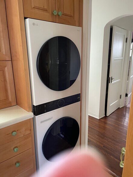 Washer dryer - 854 19th St