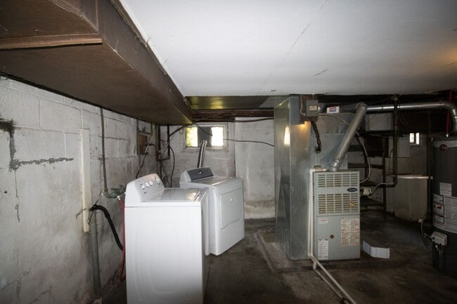 Building Photo - Charming 3 bed | 2 bath home in the heart ...