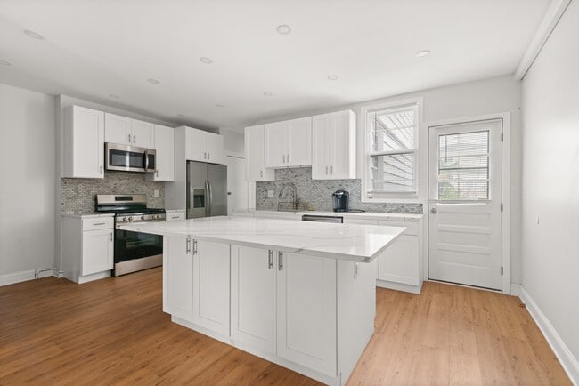 Building Photo - 127 Terhune Ave