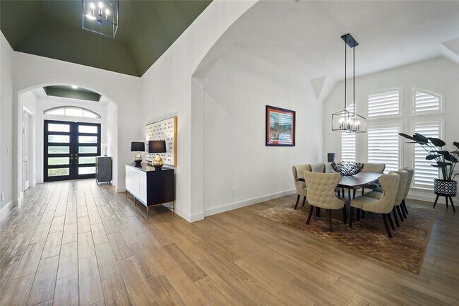 Building Photo - 4803 Bernard Dr