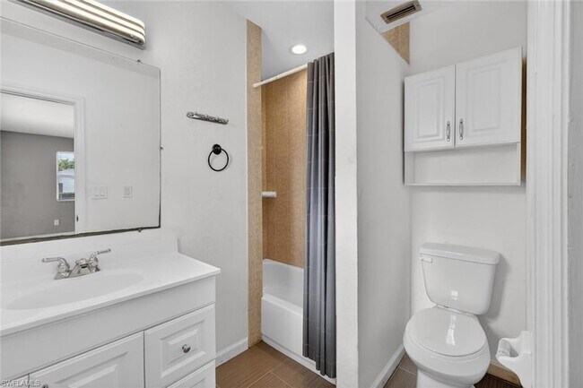 Building Photo - 1420 Maravilla Ave