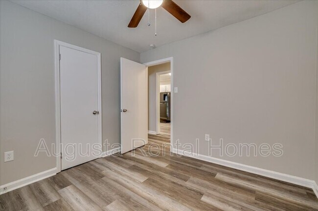 Building Photo - 3603 Columbine Dr