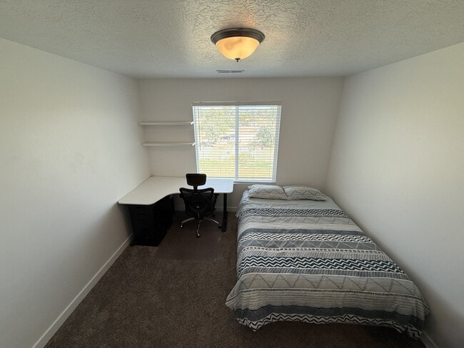 Building Photo - 398 Grassland Dr