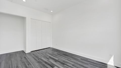 Building Photo - 4350 W Lawrence Ave