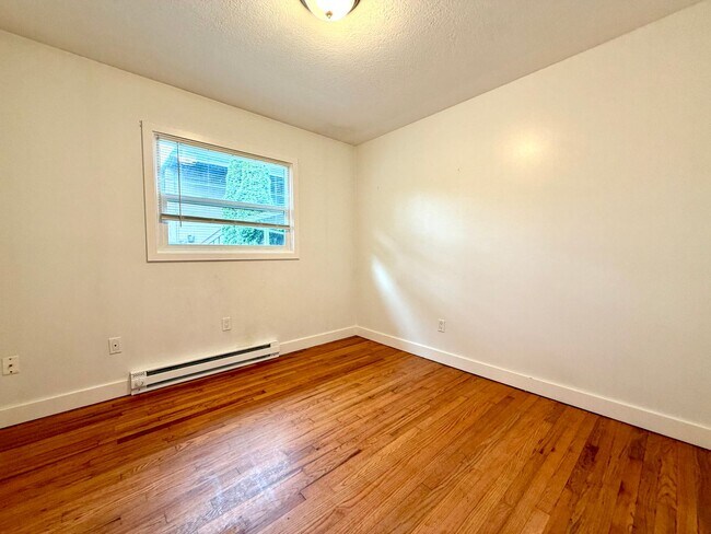 Building Photo - 6125 S Hood Ave