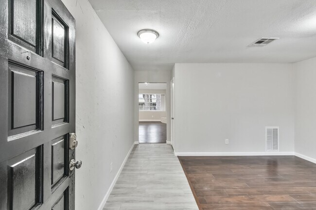 Building Photo - 9718 John Bank Dr