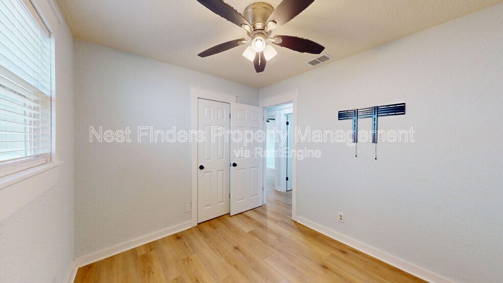 Building Photo - 216 9th St S