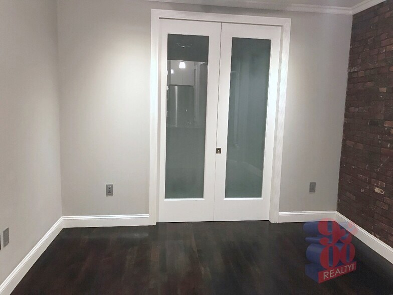 Building Photo - 246 Mott St