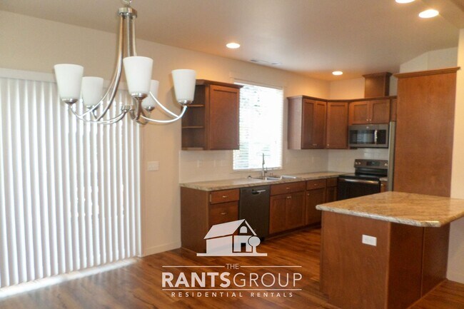 Building Photo - 837R