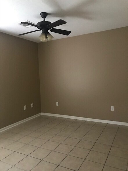 Building Photo - 5230 Ogea Rd