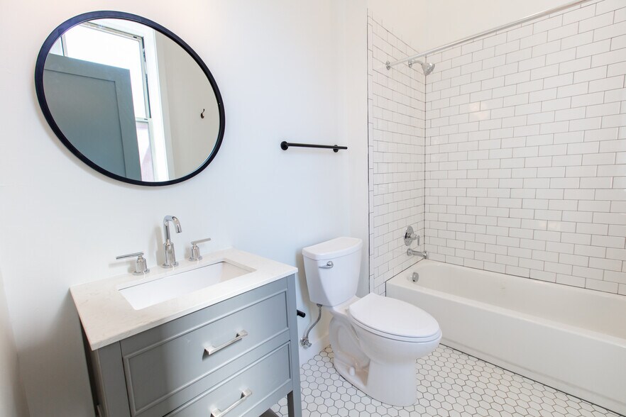 Building Photo - 226 45th St