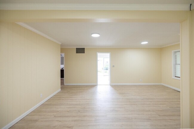 Building Photo - 26 Steven Rd