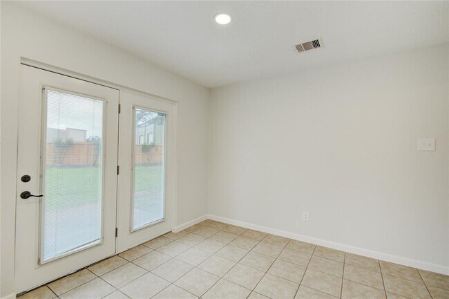 Building Photo - 22511 Market Square Ln