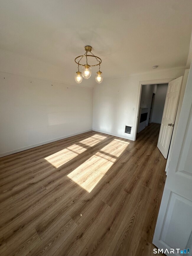 Building Photo - 27 E 9th St