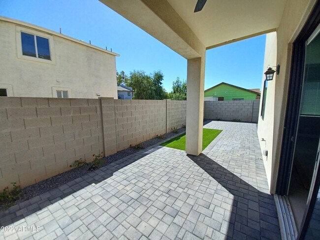 Building Photo - 16075 N 30th St