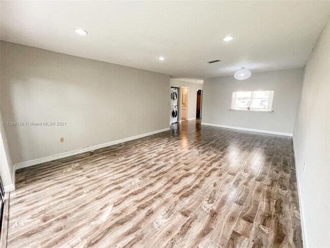 Building Photo - 228 Lakeside Cir