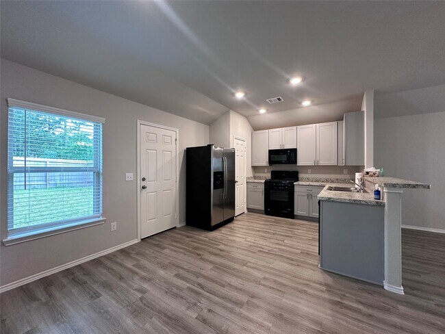 Building Photo - 270 Cumberland Forest Dr